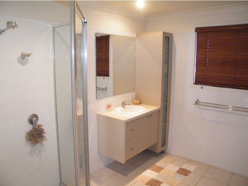 4 Les Cameron Avenue, Mount Pleasant QLD 4740