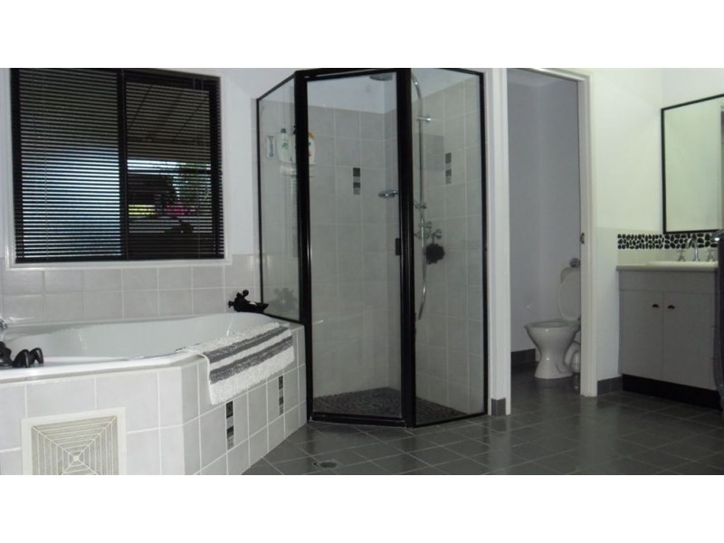 11 Elva Court, Glenella QLD 4740