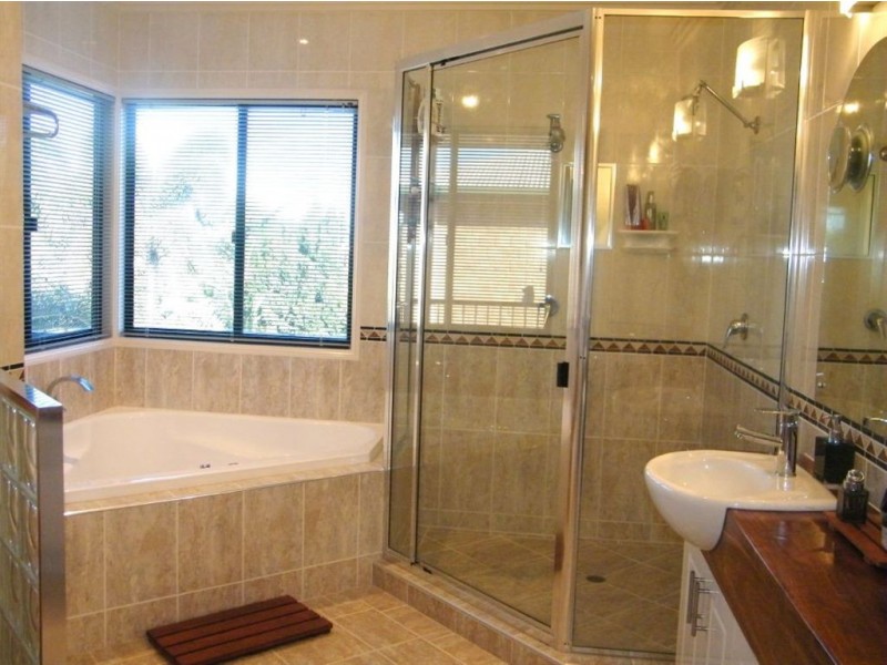 17 Sir Griffith Way, Rural View QLD 4740