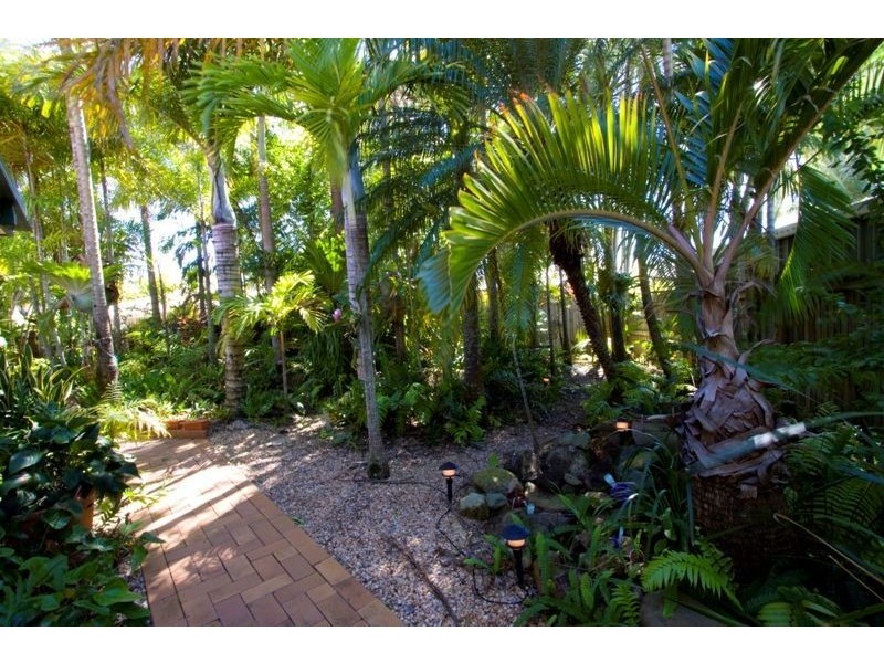 7 Bradman Drive, Glenella QLD 4740