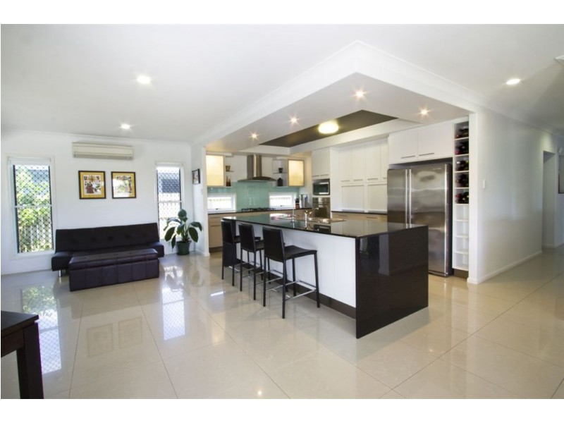 8 Seafarer Court, Blacks Beach QLD 4740