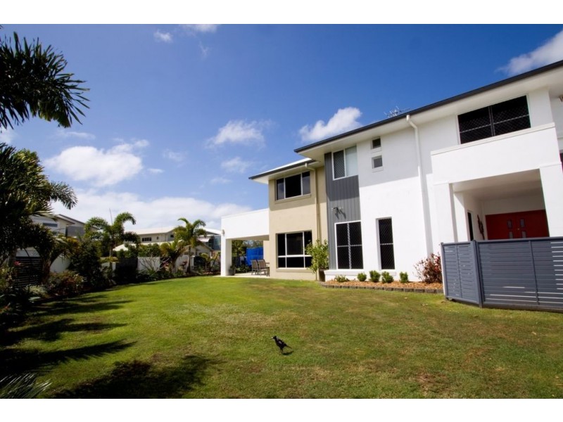 8 Seafarer Court, Blacks Beach QLD 4740
