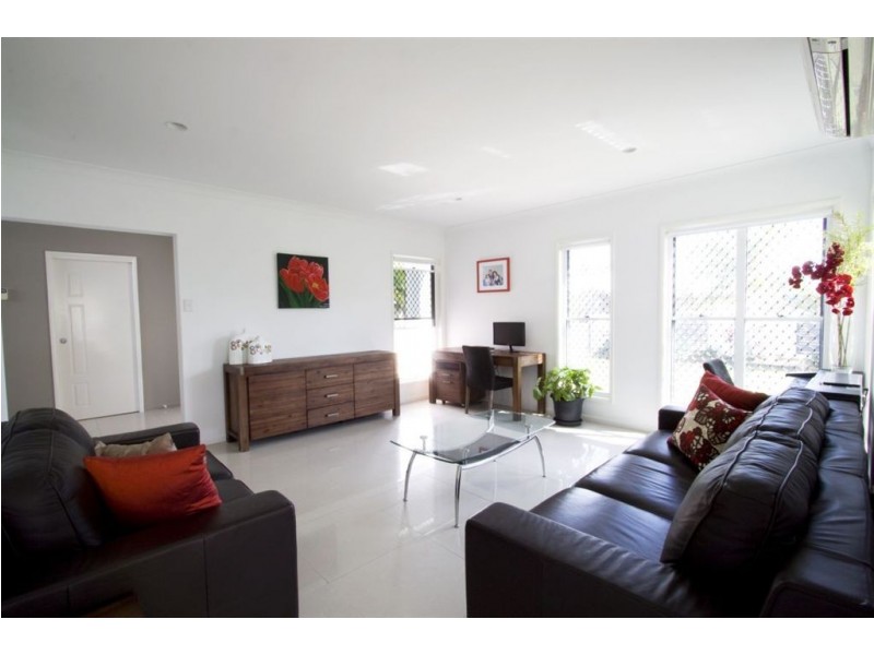 8 Seafarer Court, Blacks Beach QLD 4740