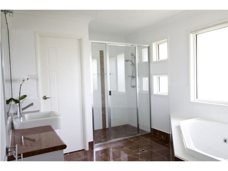 8 Seafarer Court, Blacks Beach QLD 4740