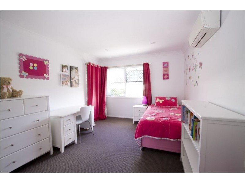 8 Seafarer Court, Blacks Beach QLD 4740