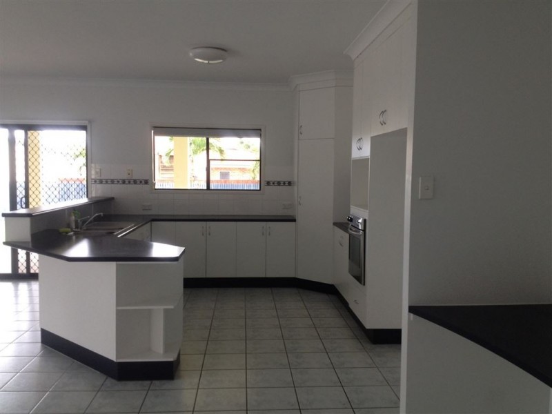 33 Toorak Street, Glenella QLD 4740