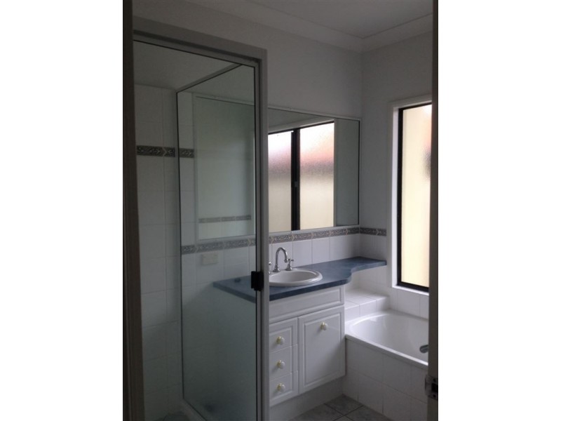 33 Toorak Street, Glenella QLD 4740