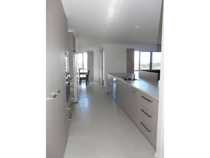 42 Douglas Crescent, Rural View QLD 4740