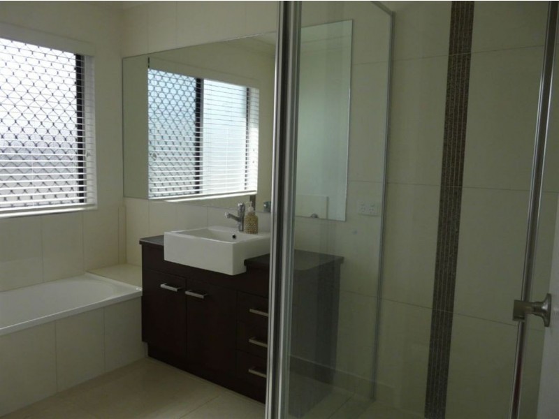 42 Douglas Crescent, Rural View QLD 4740