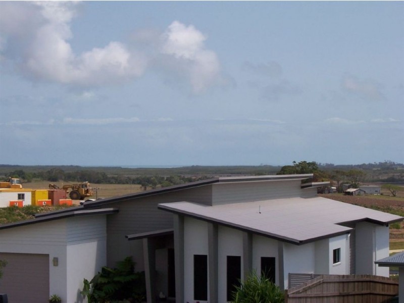 27 Douglas Crescent, Rural View QLD 4740