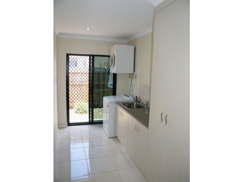 24 Gingham Street, Glenella QLD 4740