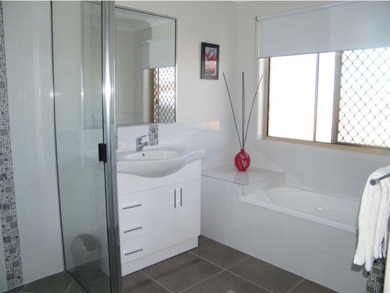 1 Amelia Drive, Mirani QLD 4754