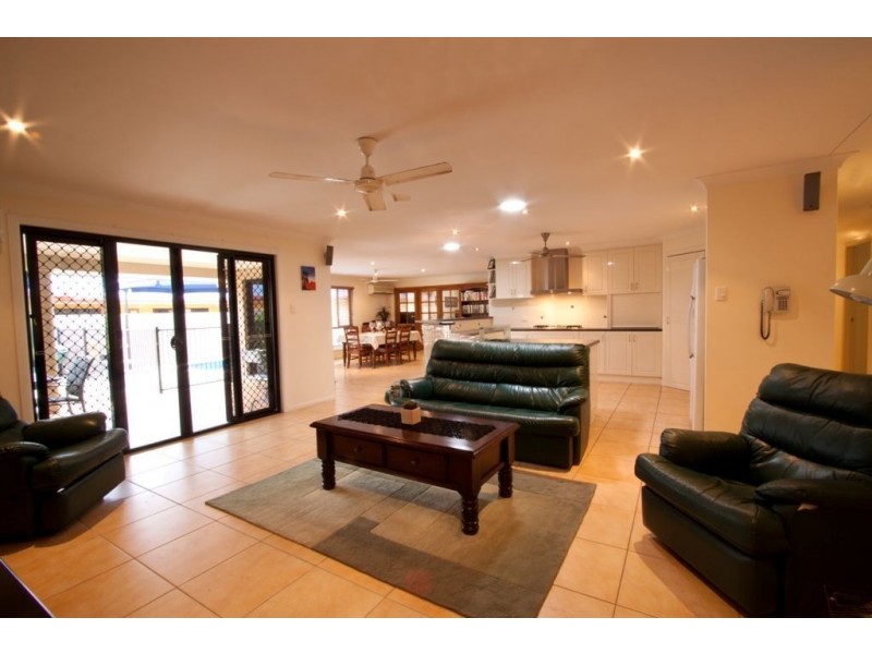 10 Gingham Street, Glenella QLD 4740