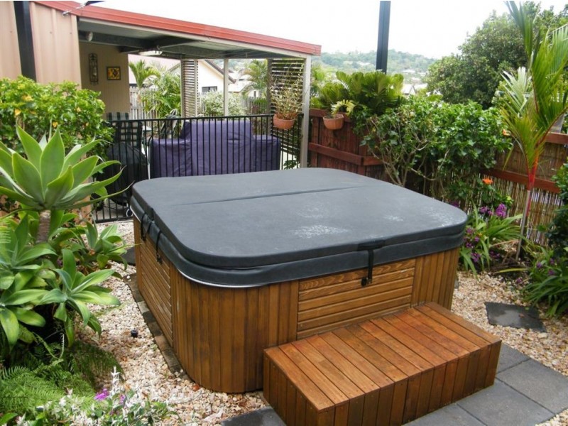 4 Vailala Rise, Rural View QLD 4740