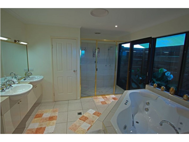 6 Essex Court, Mackay QLD 4740