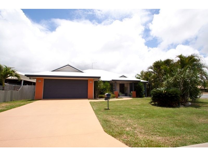 2 Seaside Place, Blacks Beach QLD 4740