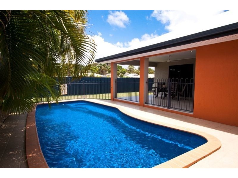 2 Seaside Place, Blacks Beach QLD 4740