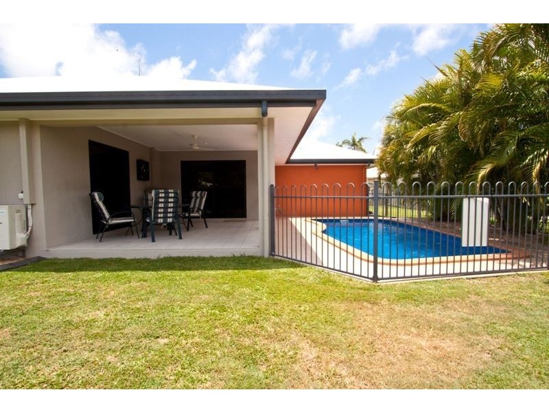 2 Seaside Place, Blacks Beach QLD 4740