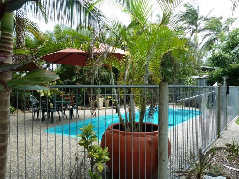 10 Beschen Court, Blacks Beach QLD 4740