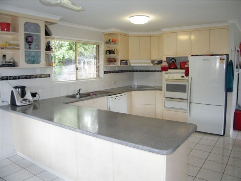 38 Bradman Drive, Glenella QLD 4740