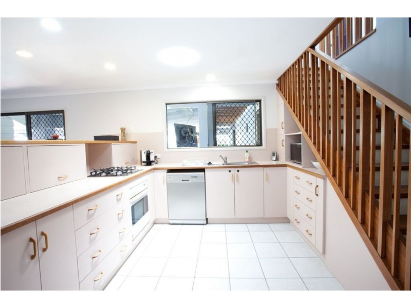 10 Les Cameron Avenue, Mount Pleasant QLD 4740