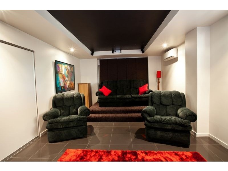 10 Les Cameron Avenue, Mount Pleasant QLD 4740