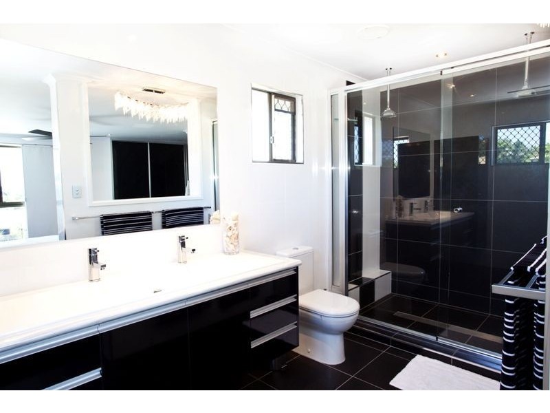 10 Les Cameron Avenue, Mount Pleasant QLD 4740