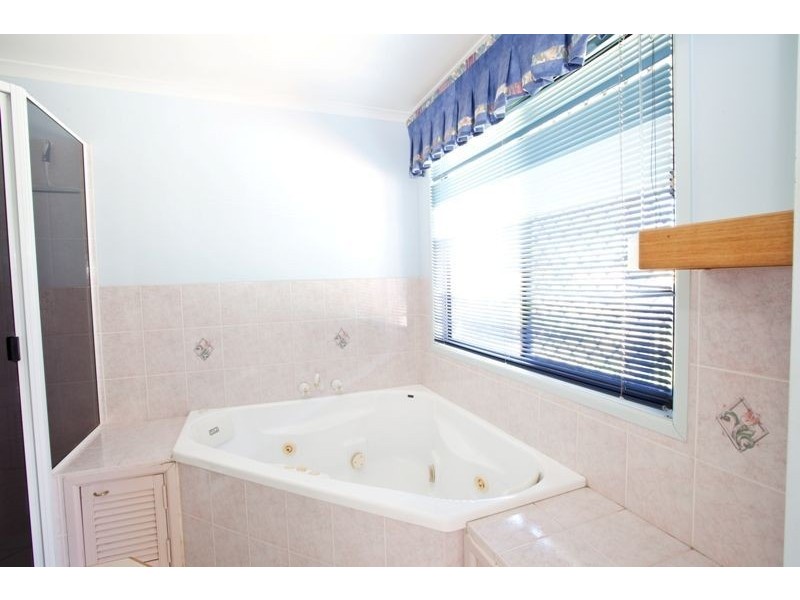 10 Les Cameron Avenue, Mount Pleasant QLD 4740