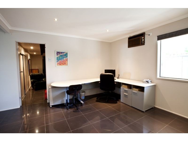 10 Les Cameron Avenue, Mount Pleasant QLD 4740