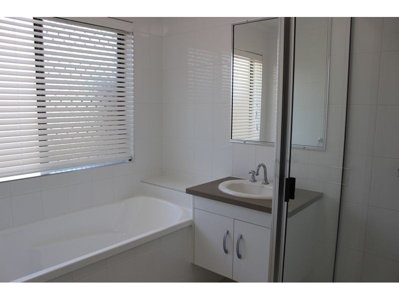 62 Cinnamon Drive, Glenella QLD 4740
