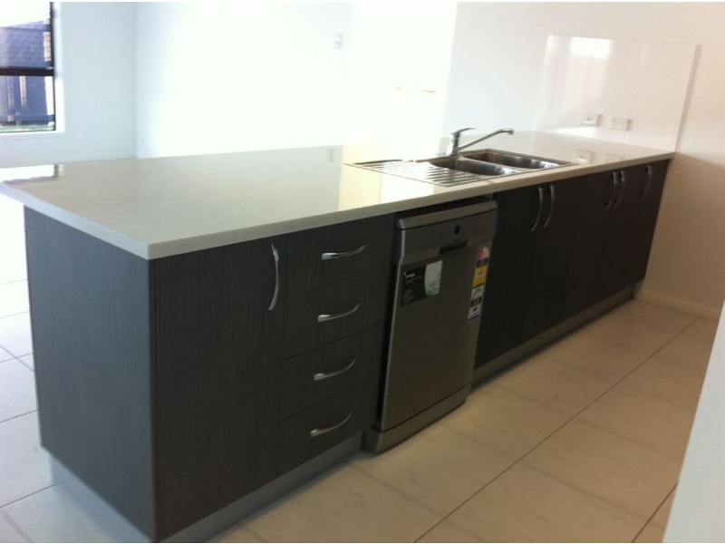 28 Lancaster Way, Ooralea QLD 4740