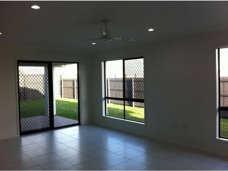 28 Lancaster Way, Ooralea QLD 4740