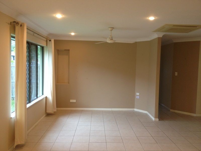 10 Eva Parade, Glenella QLD 4740