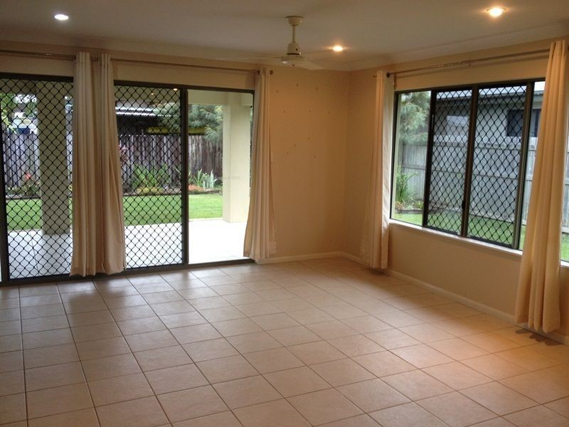 10 Eva Parade, Glenella QLD 4740