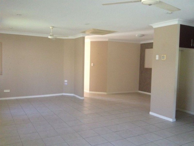10 Eva Parade, Glenella QLD 4740