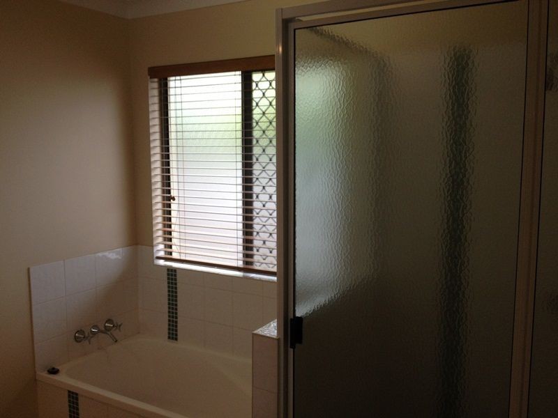 10 Eva Parade, Glenella QLD 4740