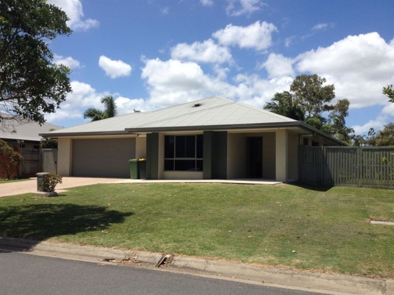 10 Eva Parade, Glenella QLD 4740