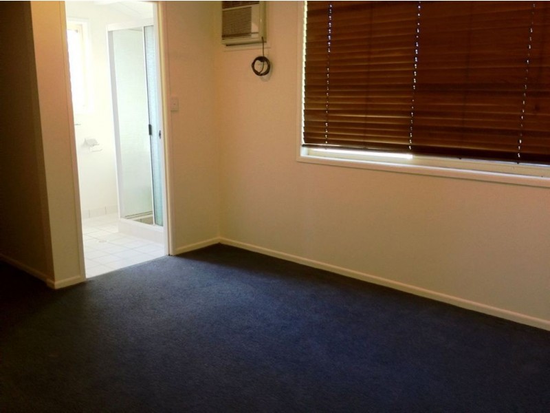 4 John Oxley Avenue, Rural View QLD 4740