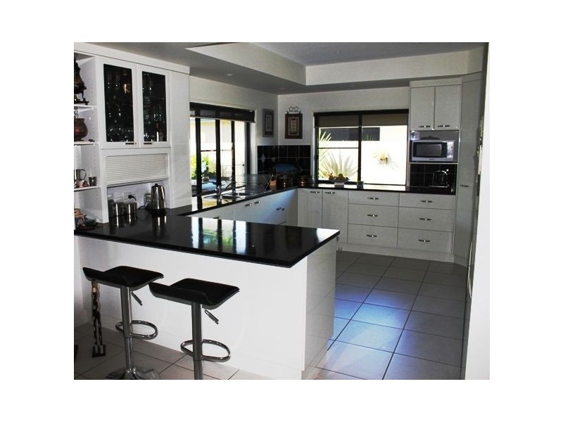 1 Seafarer Court, Blacks Beach QLD 4740