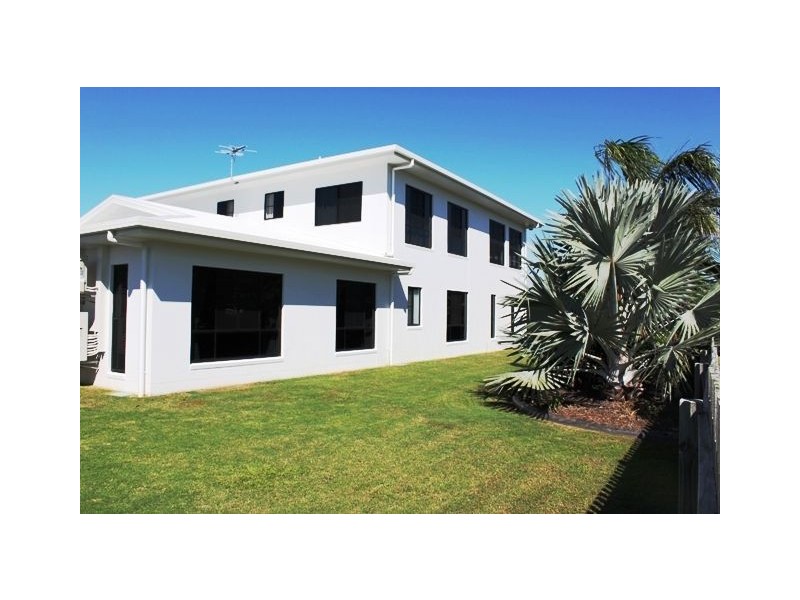 1 Seafarer Court, Blacks Beach QLD 4740