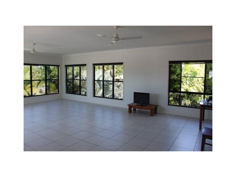 1 Seafarer Court, Blacks Beach QLD 4740