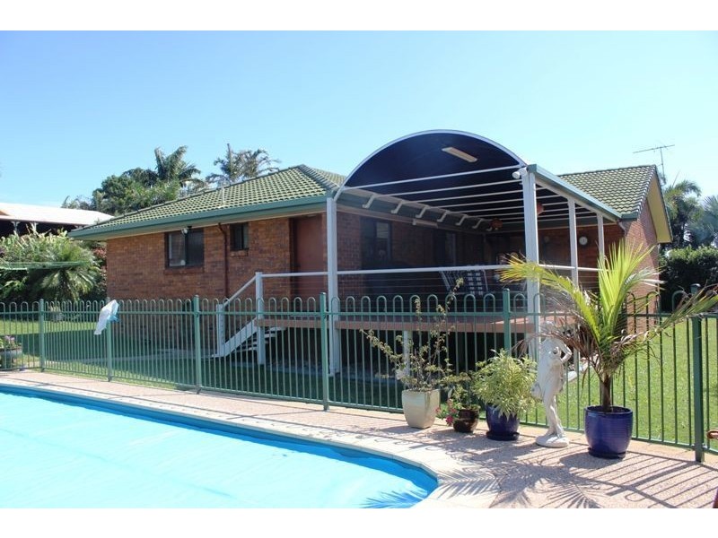 3 Arana Drive, Rural View QLD 4740