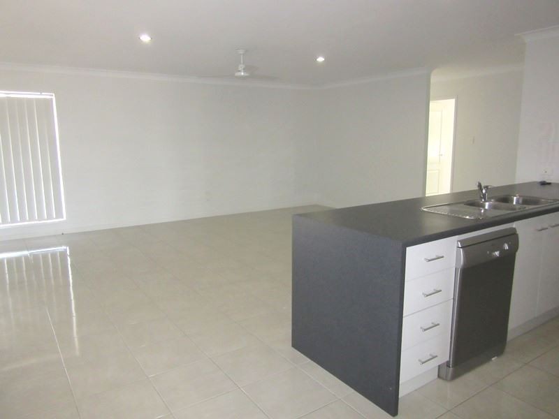 10 Hocking Cresent, Marian QLD 4753