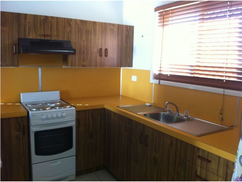 2/213 Evan Street, South Mackay QLD 4740