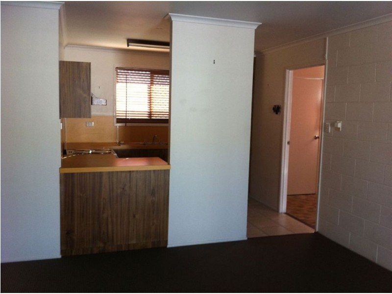 2/213 Evan Street, South Mackay QLD 4740