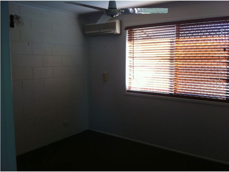 2/213 Evan Street, South Mackay QLD 4740