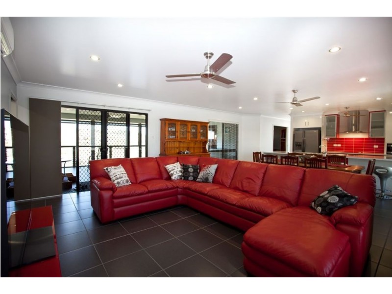 15 Herbert Way, Rural View QLD 4740