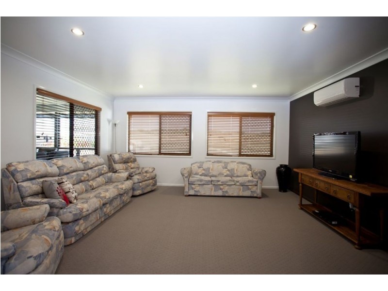 15 Herbert Way, Rural View QLD 4740