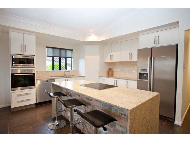 10 Rudd Street, Rural View QLD 4740