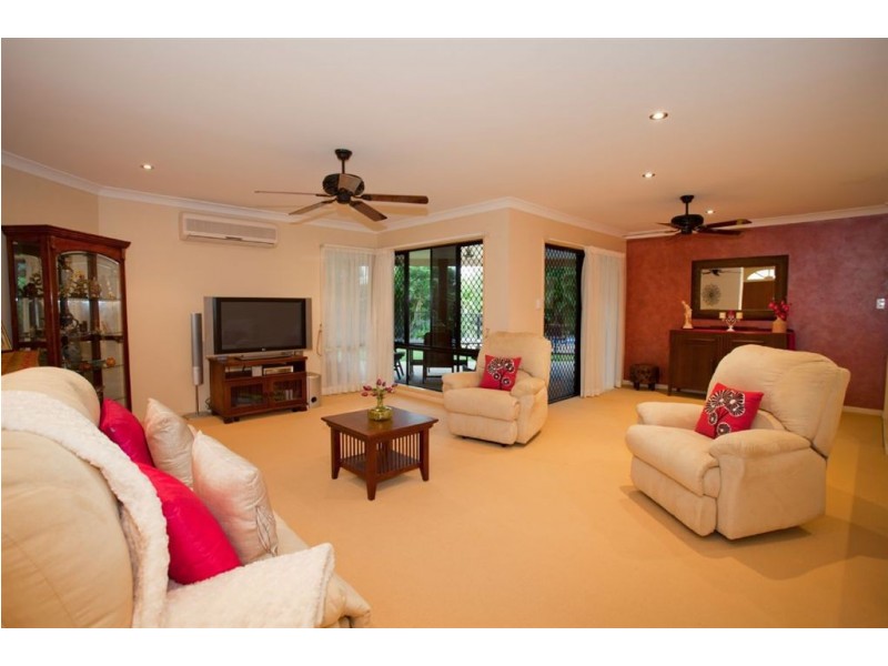 6 Herbert Way, Rural View QLD 4740